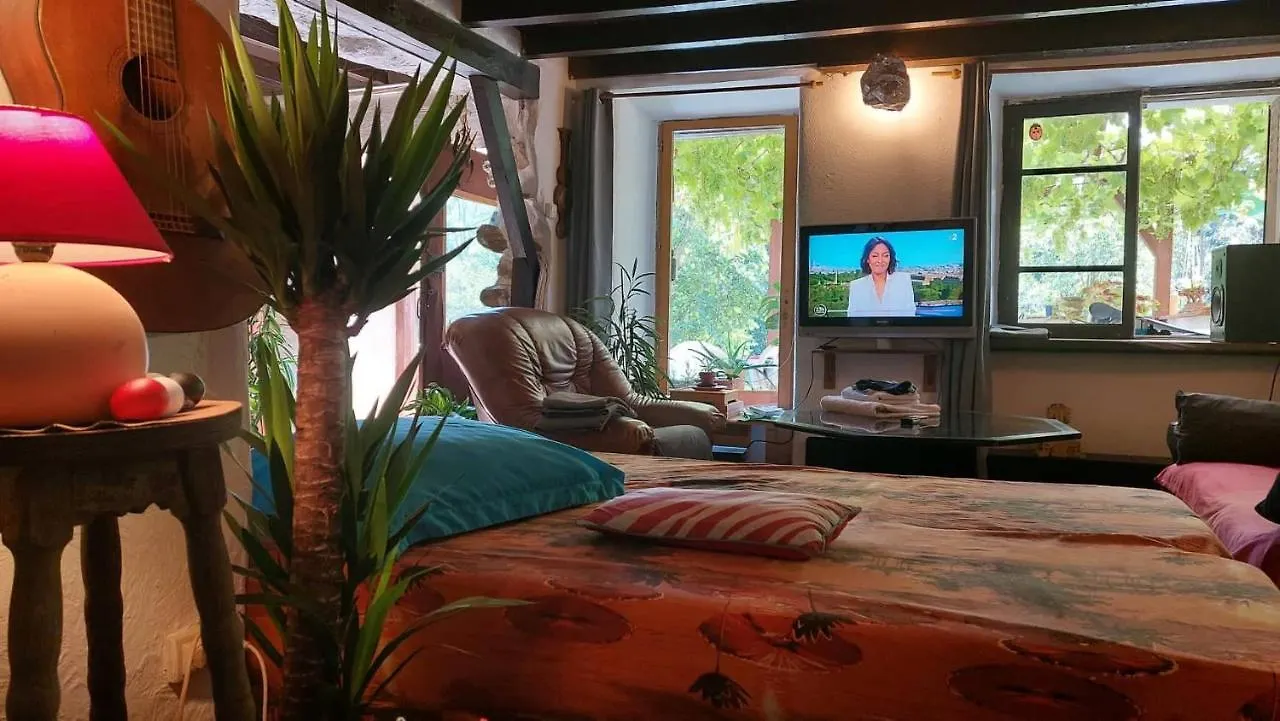 Homestay La Maison Du Bonheur Chez Yann Humblet Moulis